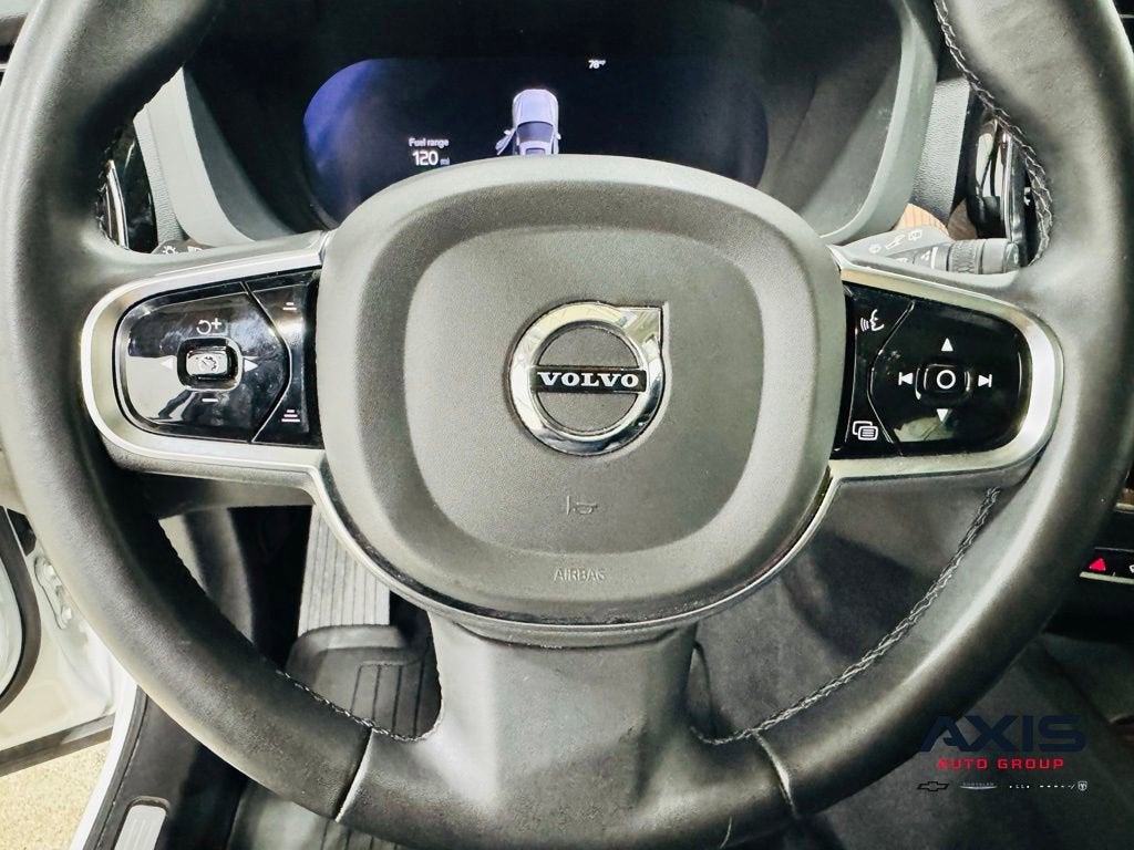 2024 Volvo XC60 Plus Dark Theme