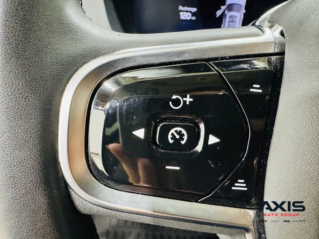 2024 Volvo XC60 Plus Dark Theme