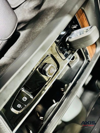 2024 Volvo XC60 Plus Dark Theme