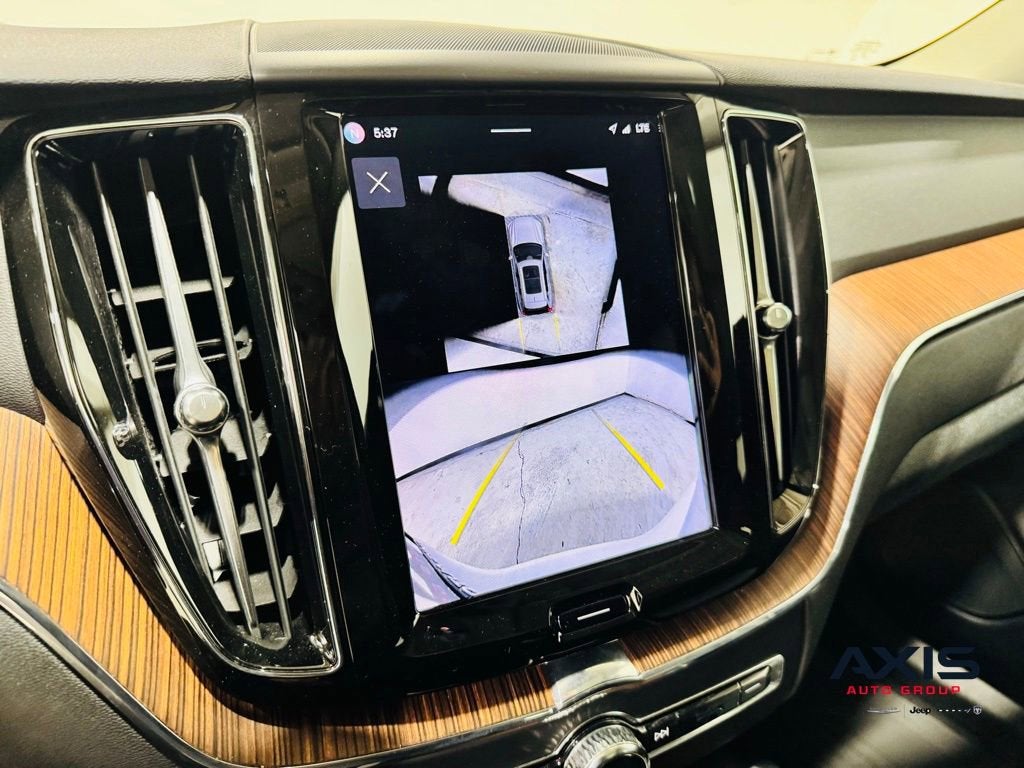 2024 Volvo XC60 Plus Dark Theme