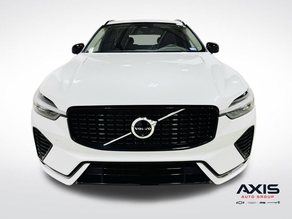 2024 Volvo XC60 Plus Dark Theme