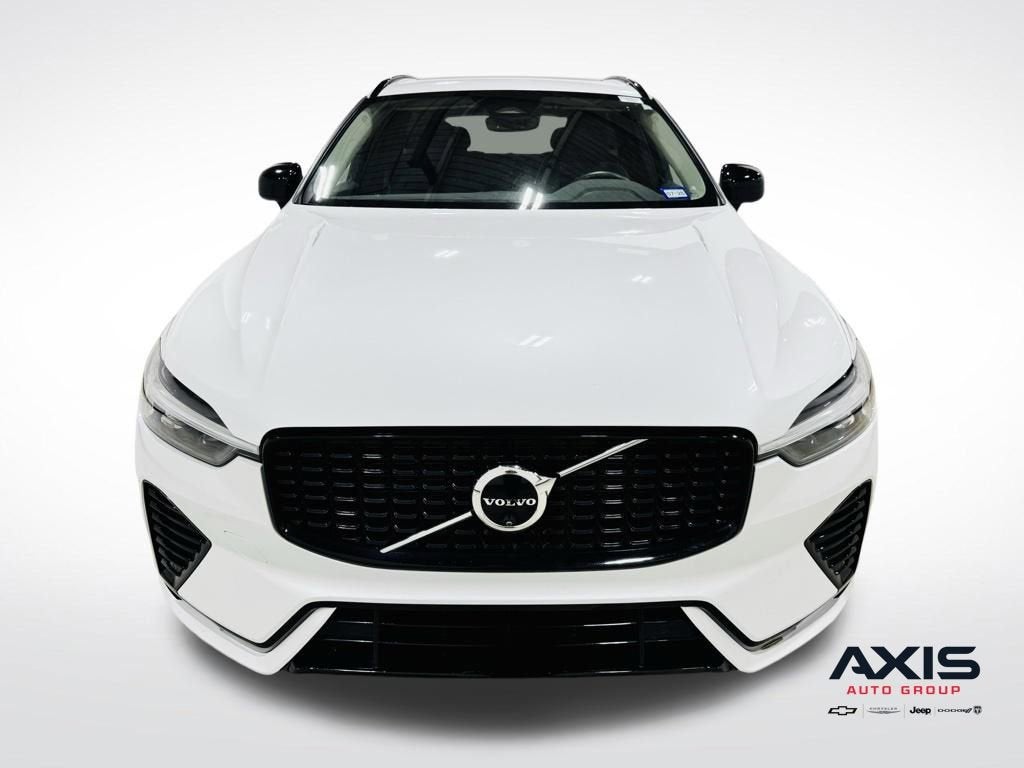 2024 Volvo XC60 Plus Dark Theme